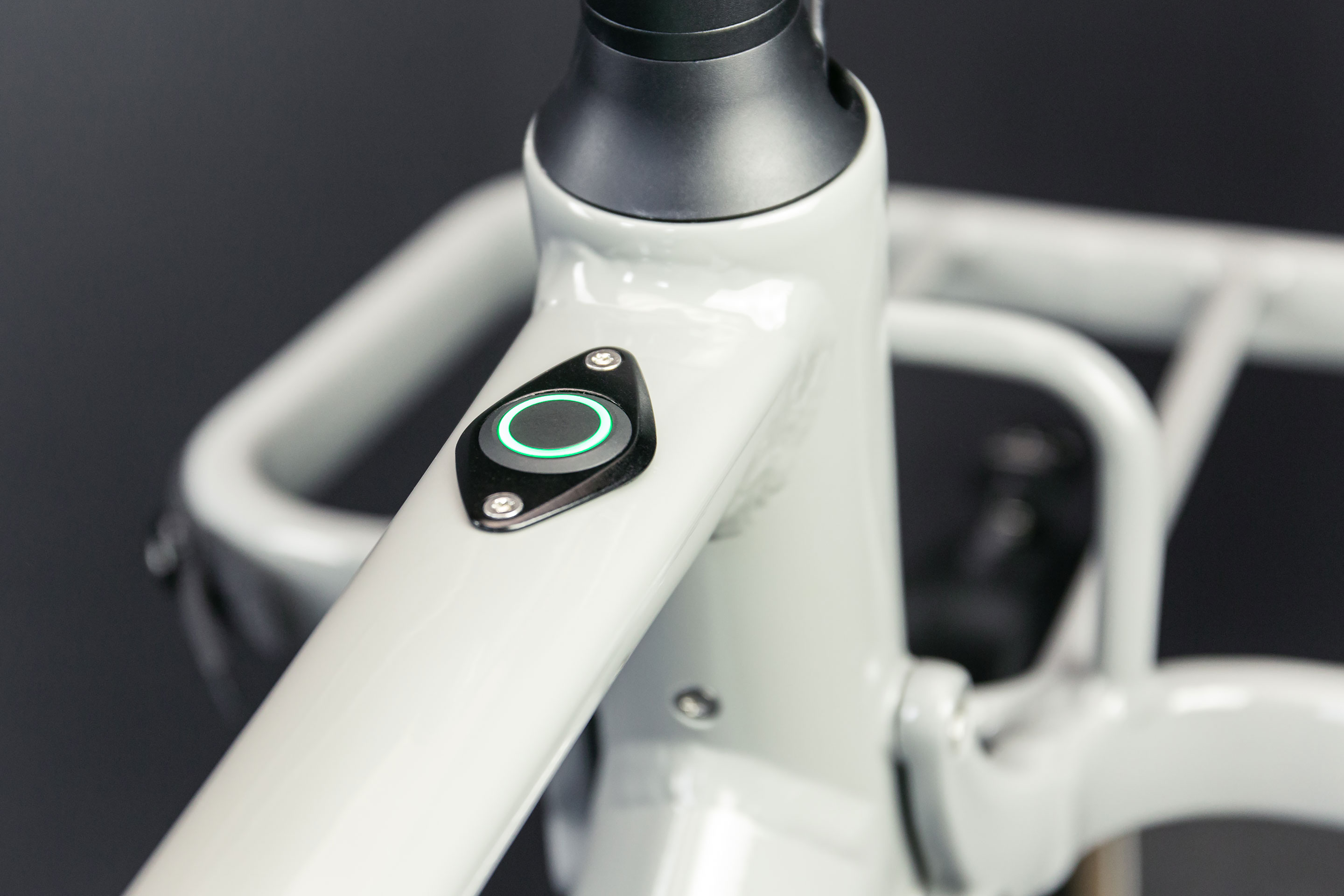 EB-21-EM9_83GKKAbk4HYmiqy